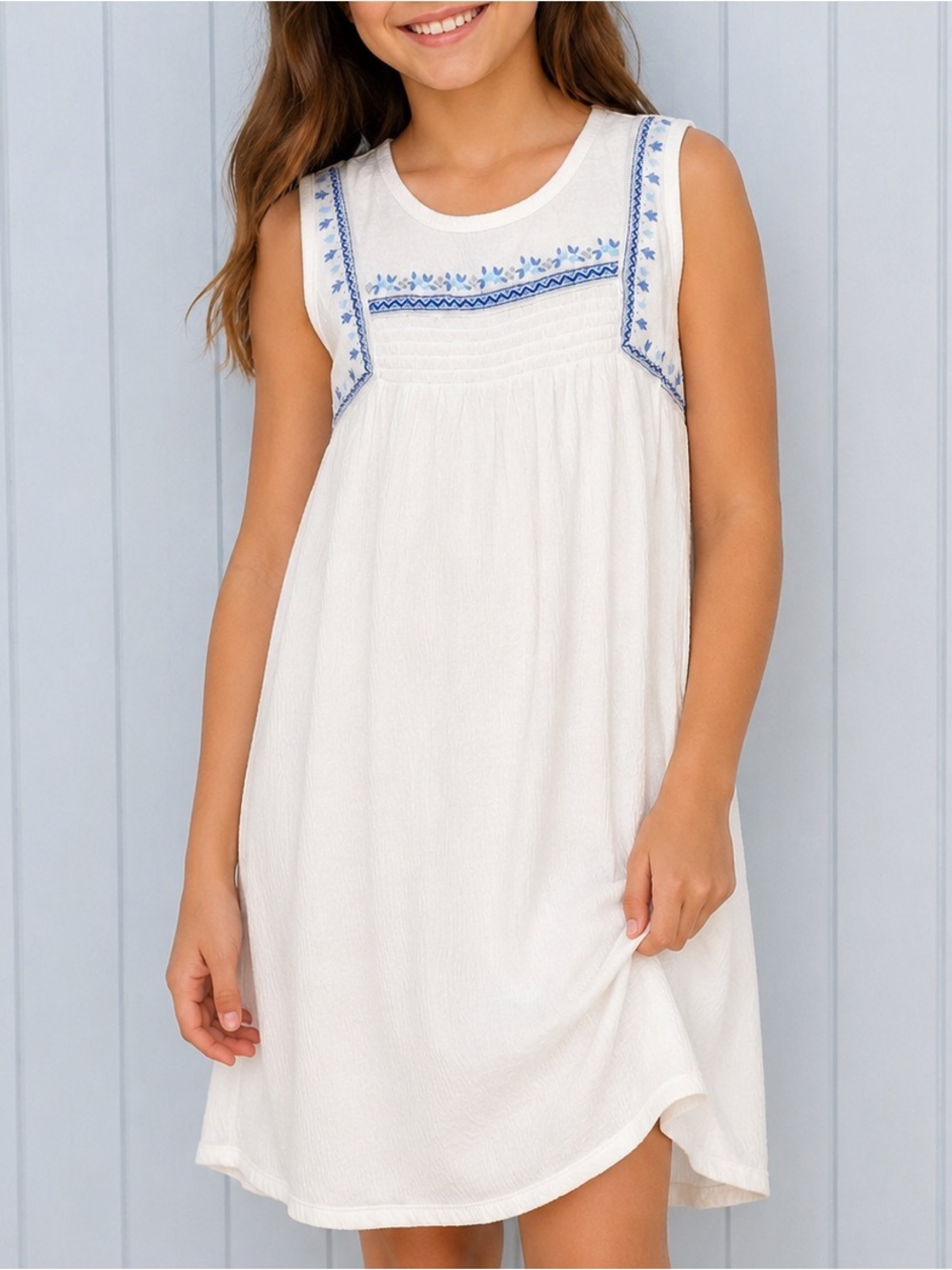 Old Navy Girls White Embroidered Sleeveless Dress Blue Floral Detail Size M NEW
